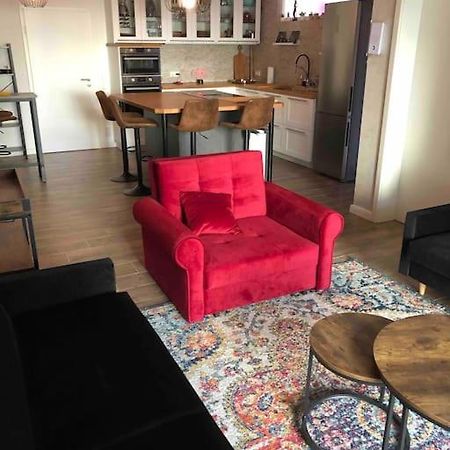 Stylisches Maybach Appartement Mit Terrasse Fuer 5 Personen, 5 Betten, Grosse Kochinsel, Homeoffice Mit 250Mbit Wlan Aidlingen Exteriör bild
