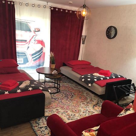 Stylisches Maybach Appartement Mit Terrasse Fuer 5 Personen, 5 Betten, Grosse Kochinsel, Homeoffice Mit 250Mbit Wlan Aidlingen Exteriör bild
