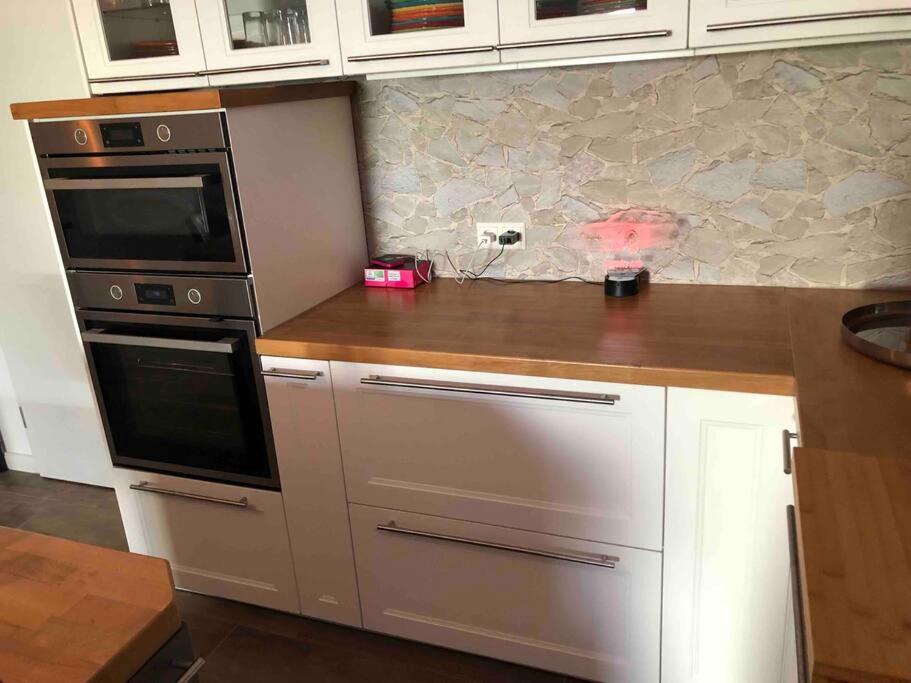 Stylisches Maybach Appartement Mit Terrasse Fuer 5 Personen, 5 Betten, Grosse Kochinsel, Homeoffice Mit 250Mbit Wlan Aidlingen Exteriör bild