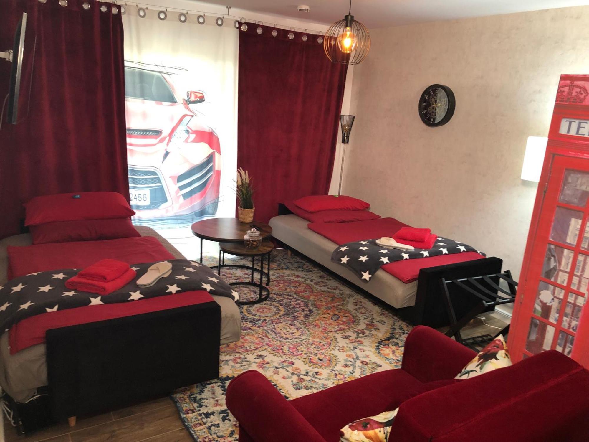 Stylisches Maybach Appartement Mit Terrasse Fuer 5 Personen, 5 Betten, Grosse Kochinsel, Homeoffice Mit 250Mbit Wlan Aidlingen Exteriör bild